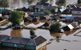 Пострадавшие от паводка в иркутском регионе начали получать компенсационные выплаты
