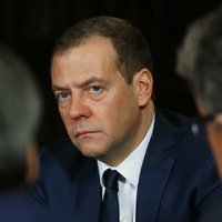 Медведев считает возможной инфляцию на уровне 4%