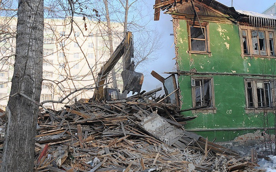 В Братске проводится снос аварийных домов