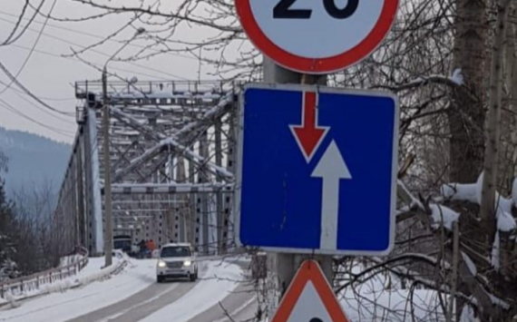 В Усть-Куте в микрорайоне Речники начался ремонт автомобильного моста