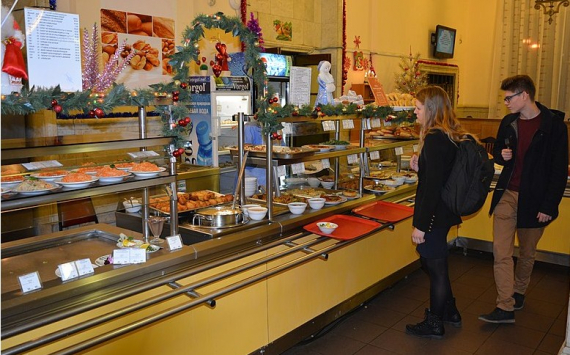В Приангарье для пищеблоков 32 школ выделили 189 млн рублей