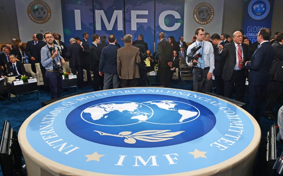 МВФ заявил о недооцененности рубля и переоцененности доллара