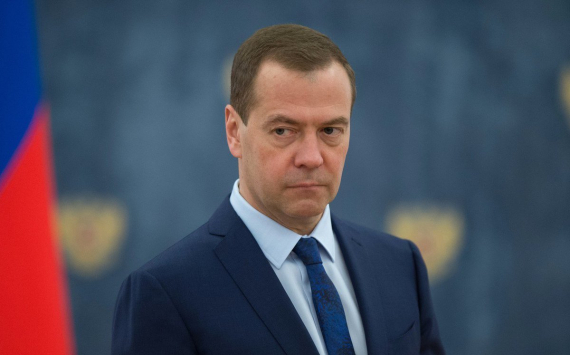 Медведев предложил разработать новый метод оценки бедности